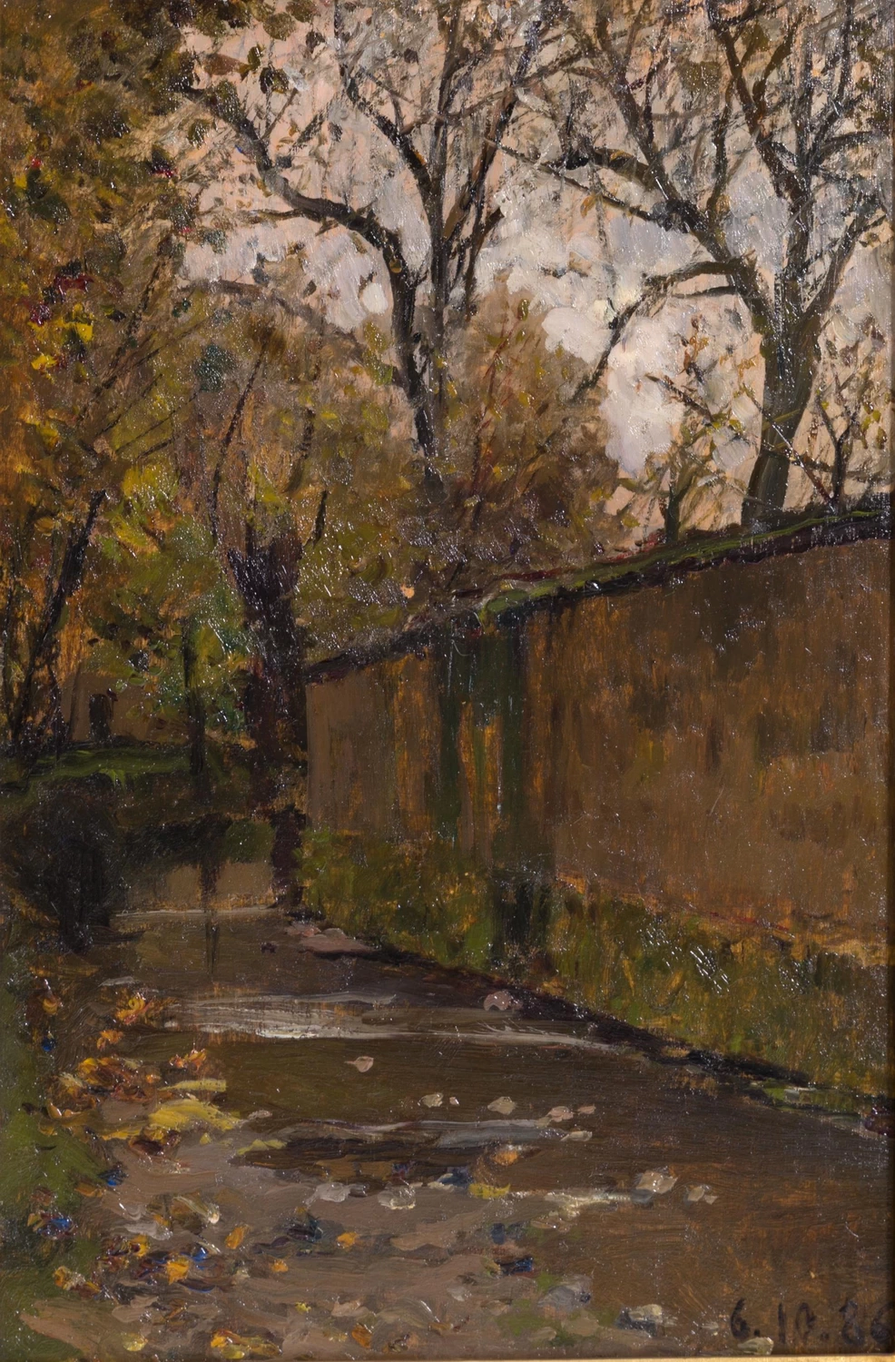 Canale lungo il muro